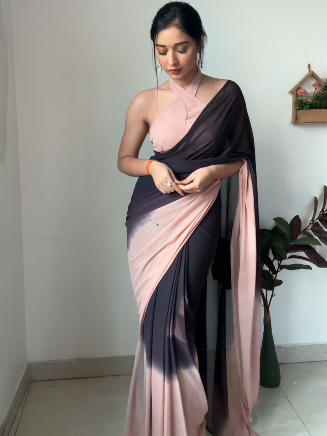 

Naishu Trendz Ombre Ready To Wear Saree, Black