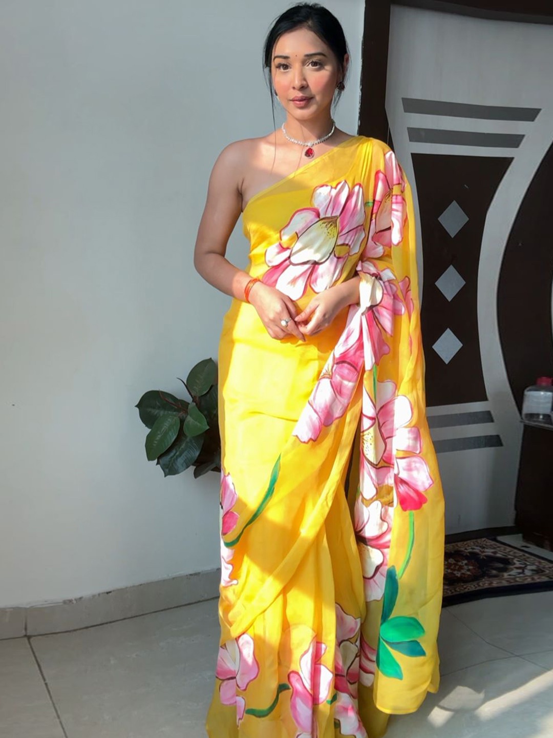 

Naishu Trendz Floral Printed Ready To Wear Saree, Yellow