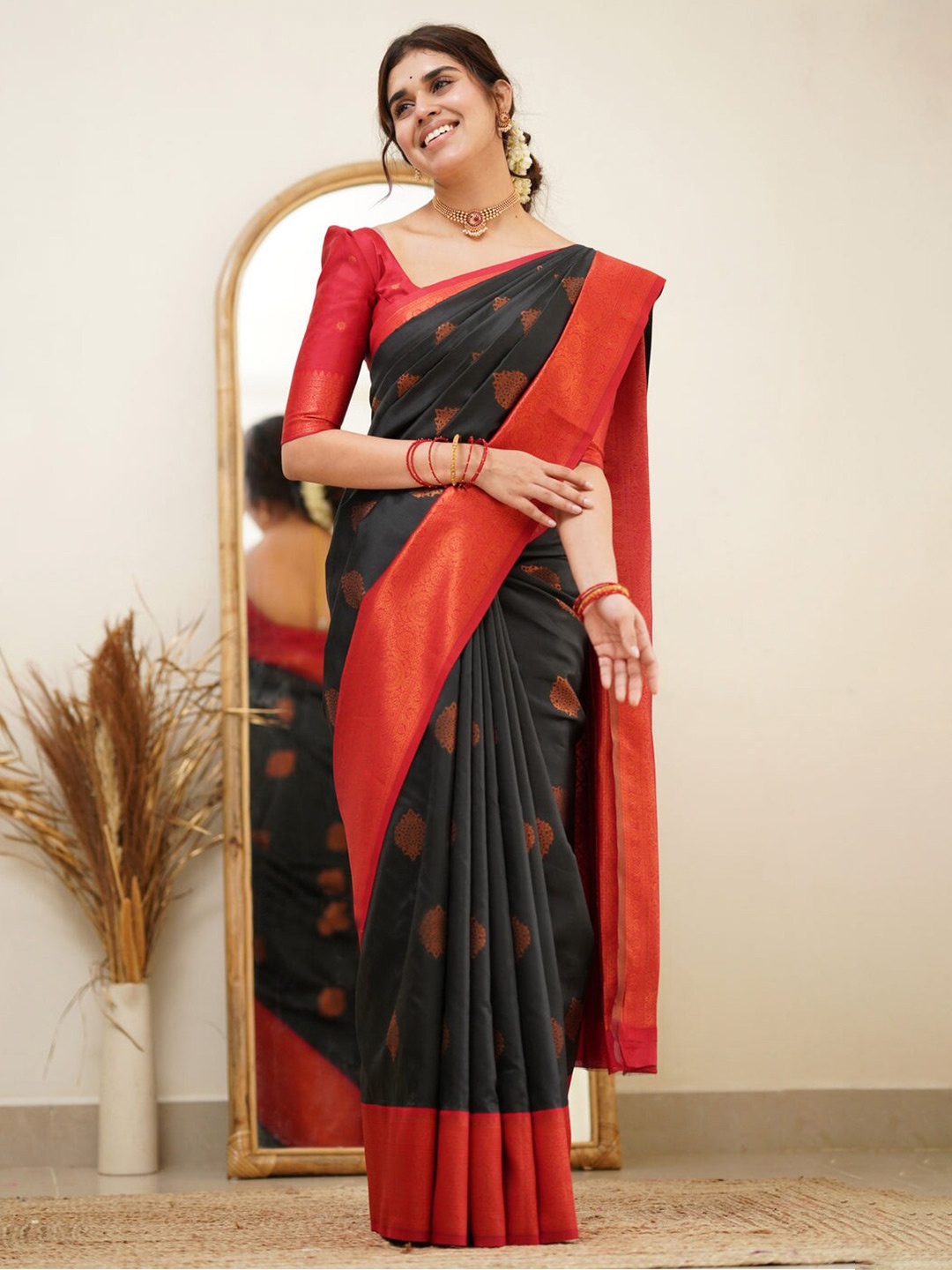 

KALINI Ethnic Motifs Woven Design Zari Kanjeevaram Saree, Black