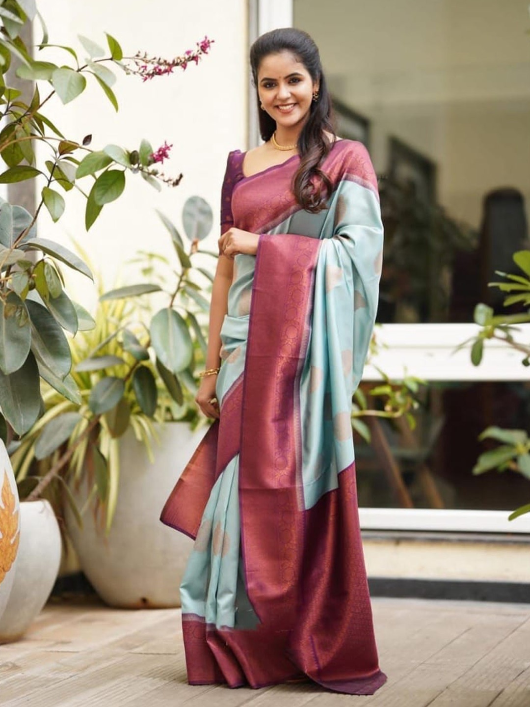

KALINI Ethnic Motifs Woven Design Zari Banarasi Saree, Blue