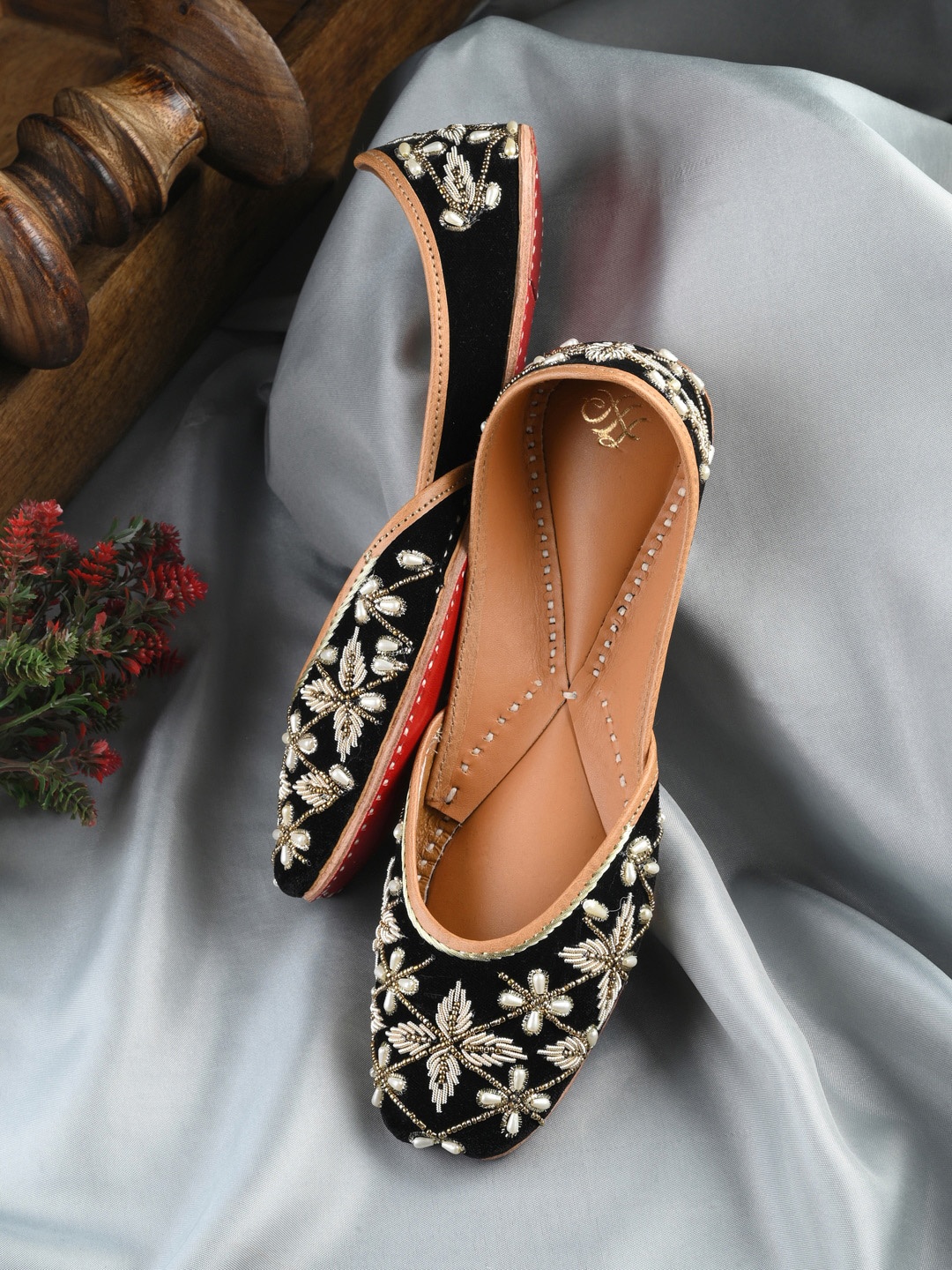 

House of Pataudi Women Embellished Mojaris, Black