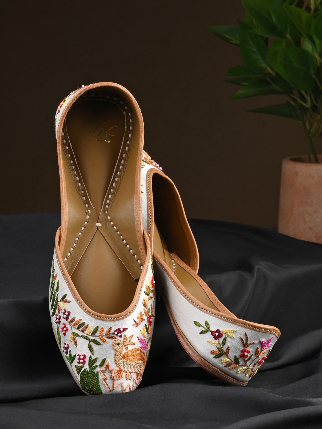 

House of Pataudi Women Floral Embroidered Mojaris, Cream