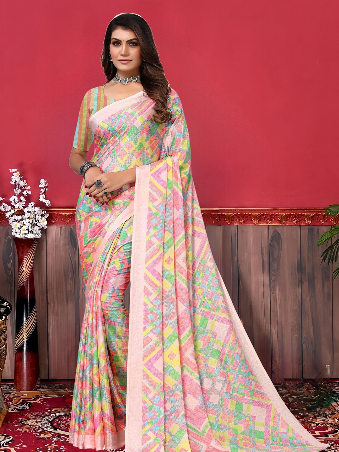 

MAGMINA Geometric Printed Saree, Pink