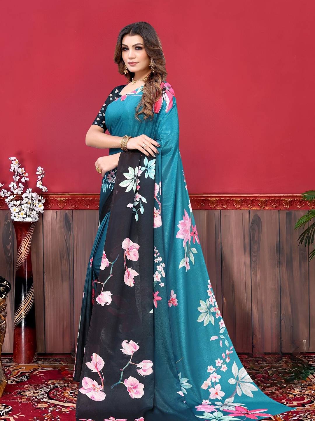 

MAGMINA Floral Printed Saree, Blue