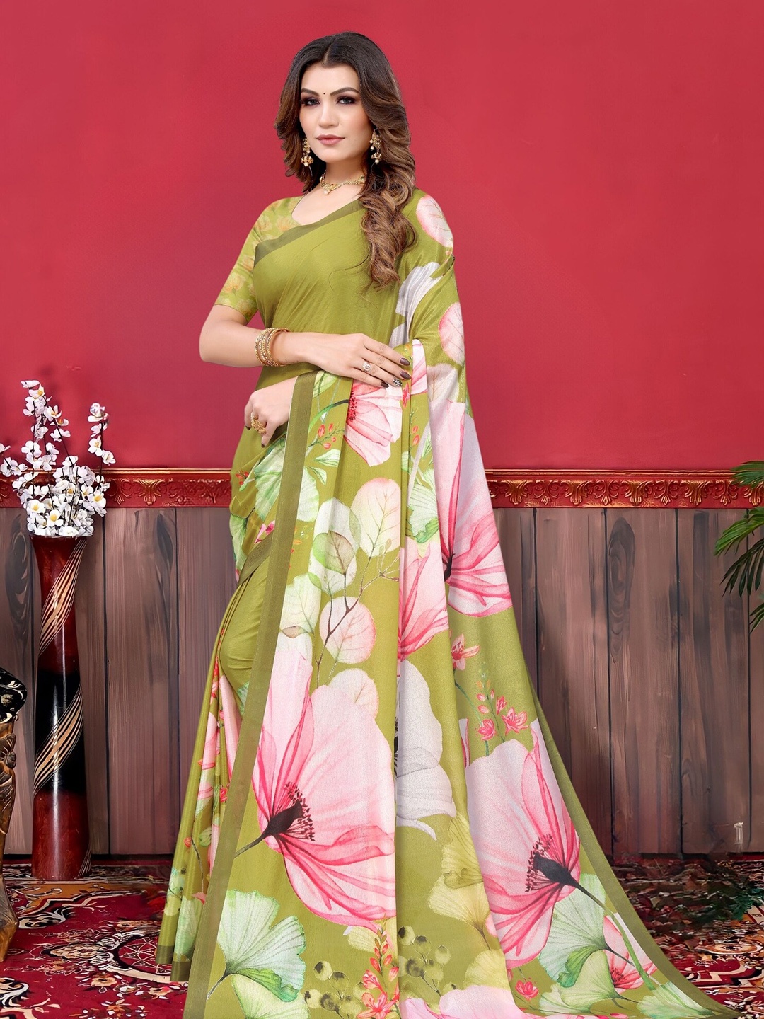 

MAGMINA Floral Printed Saree, Green