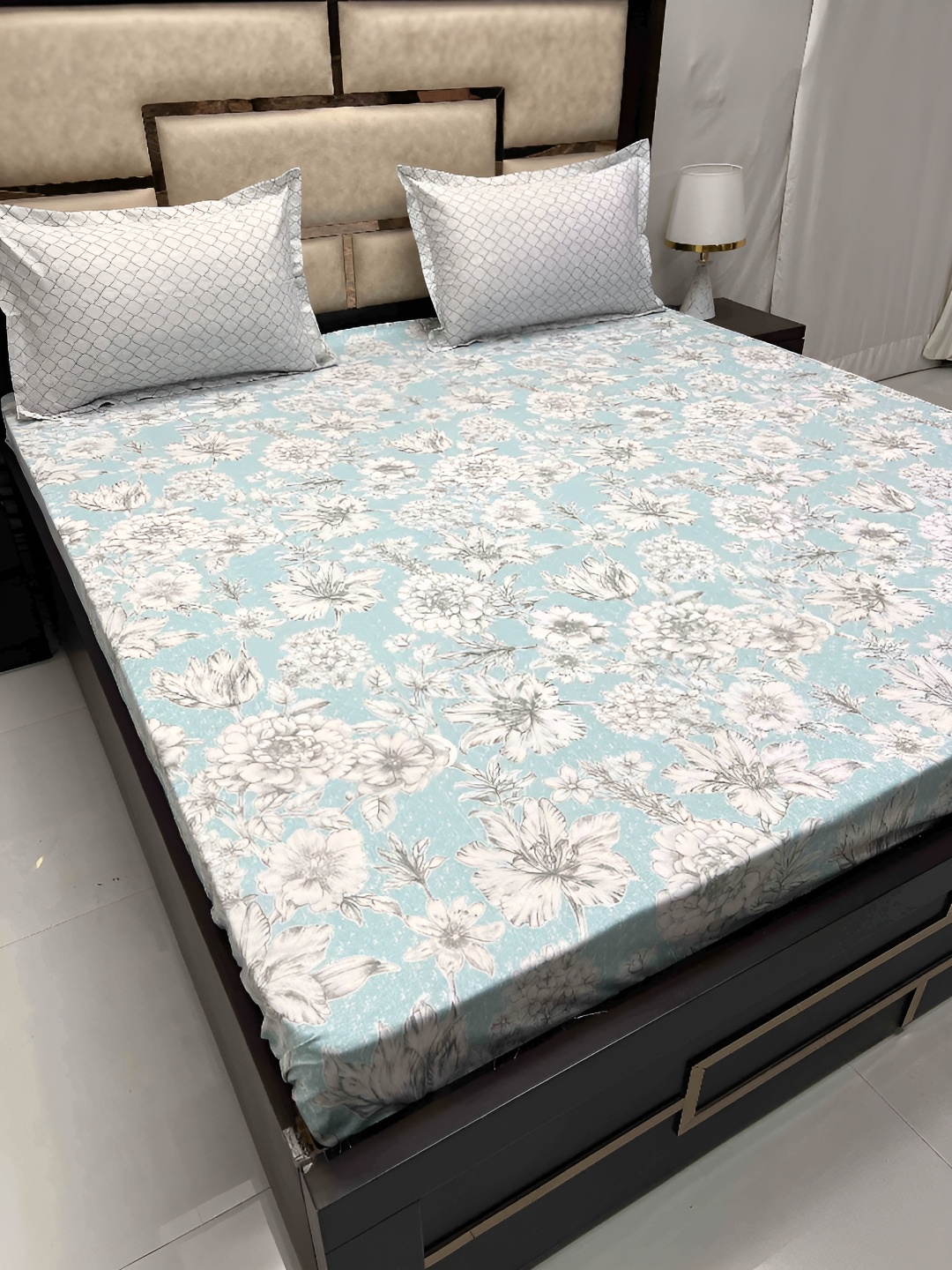 

Pure Decor Green & White Floral Printed 400 TC King Bedsheet Set
