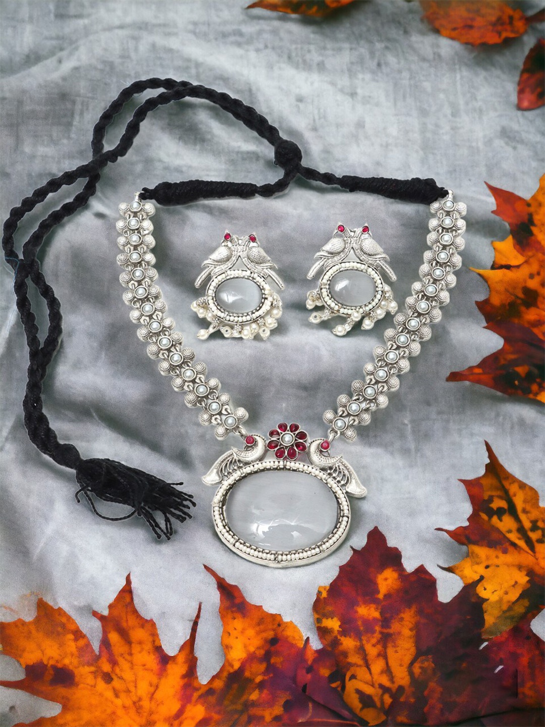 

Ozanoo Silver-Plated Stone-Studded Jewellery Set