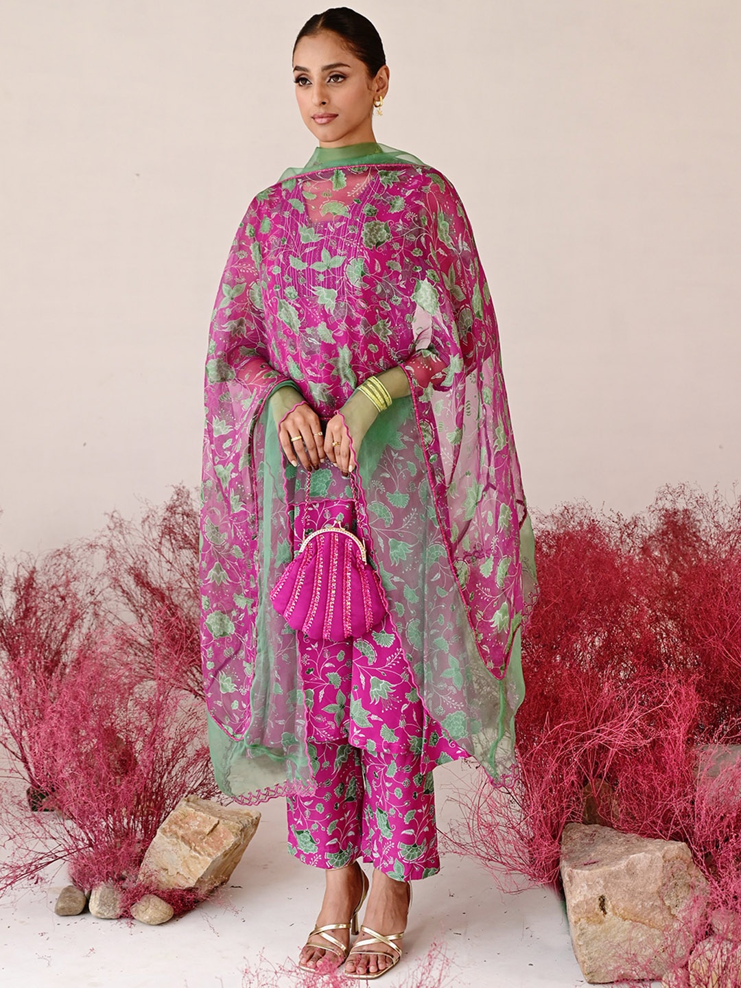 

Baise Gaba Floral Printed Silk Crepe Regular Straight Kurta With Trousers & Dupatta, Pink