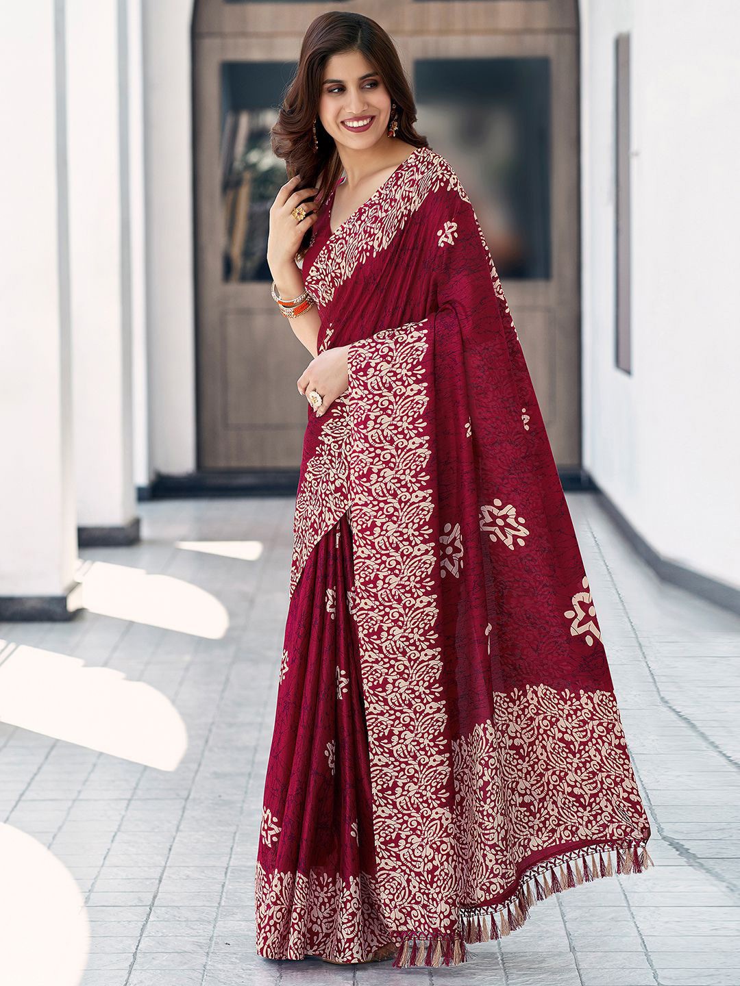 

KALINI Floral Printed Maheshwari Saree, Maroon