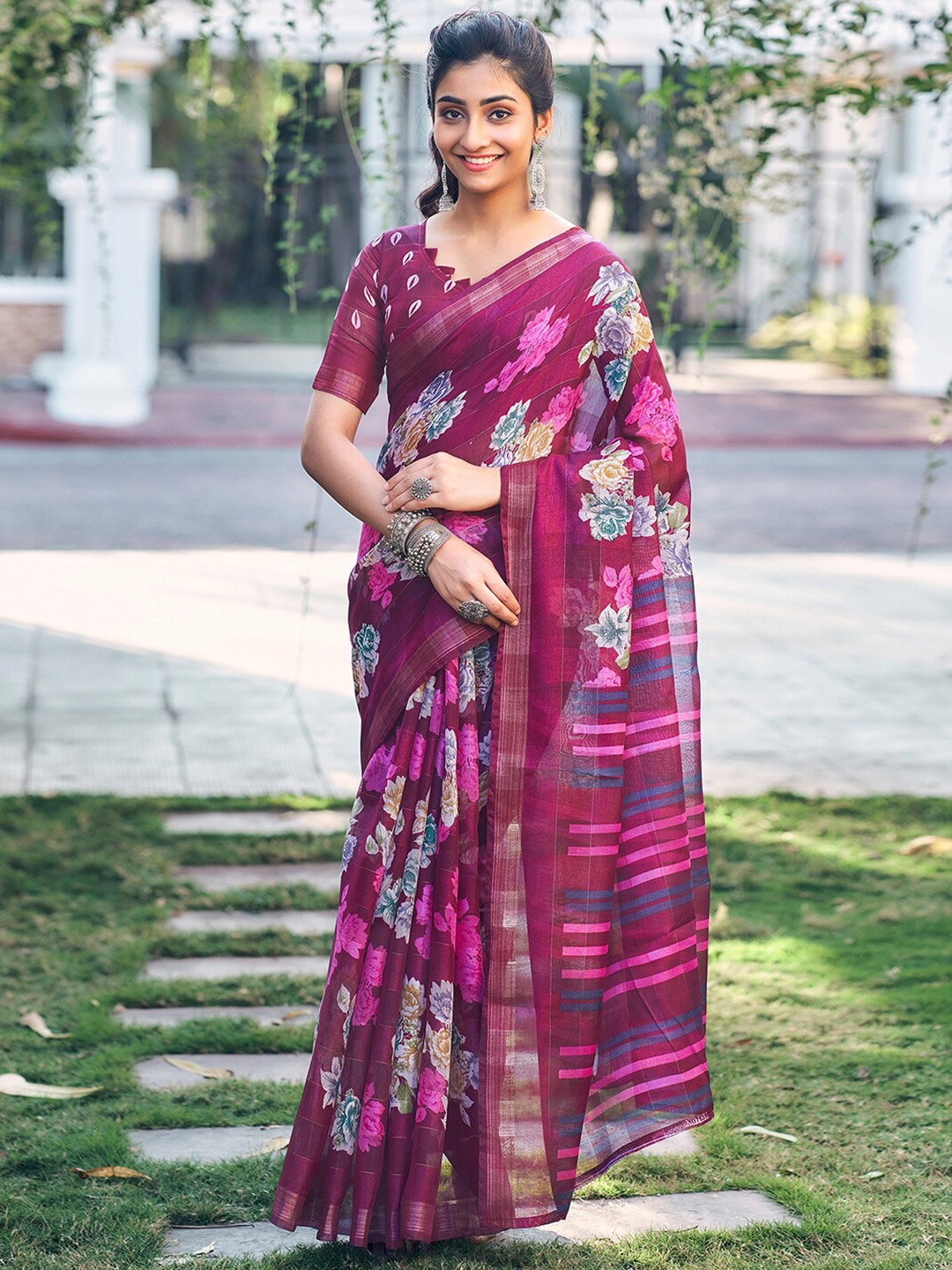 

KALINI Floral Printed Saree, Magenta