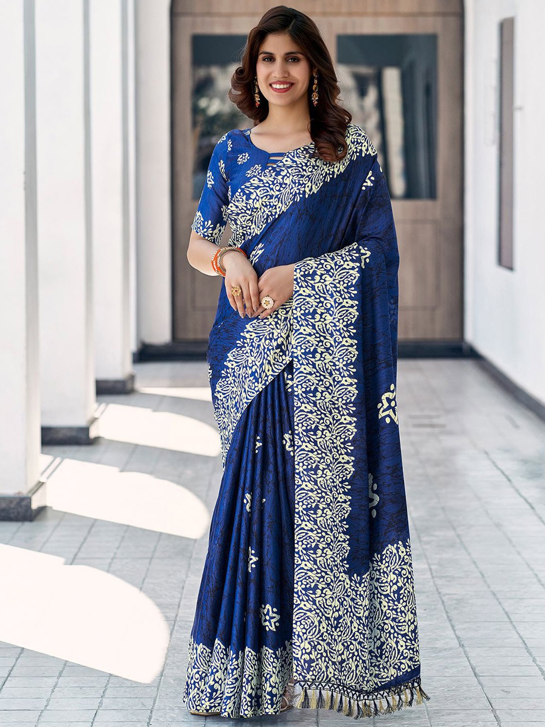 

KALINI Ethnic Motifs Printed Maheshwari Saree, Navy blue