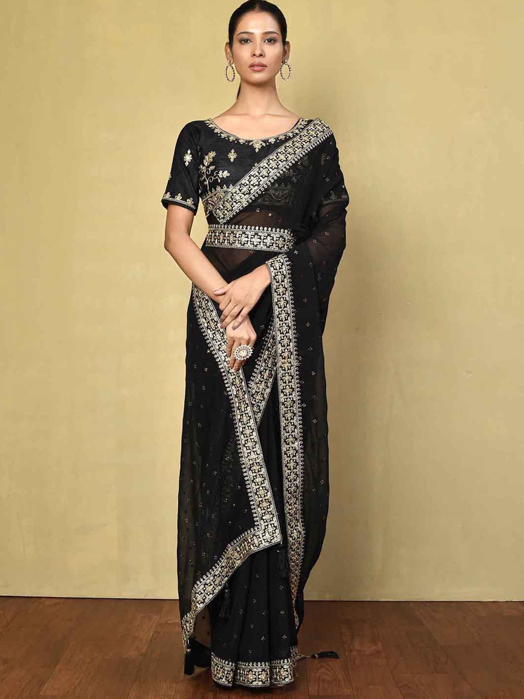 

Satrani Floral Sequinned Belted Maheshwari Saree with Tassels, Black