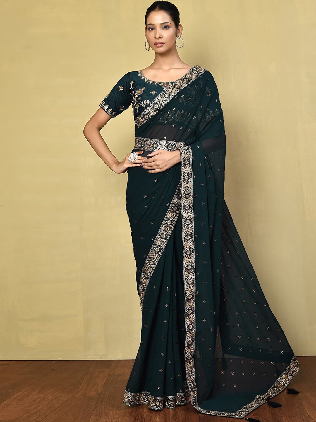 

Satrani Floral Sequinned Belted Maheshwari Saree with Tassels, Teal
