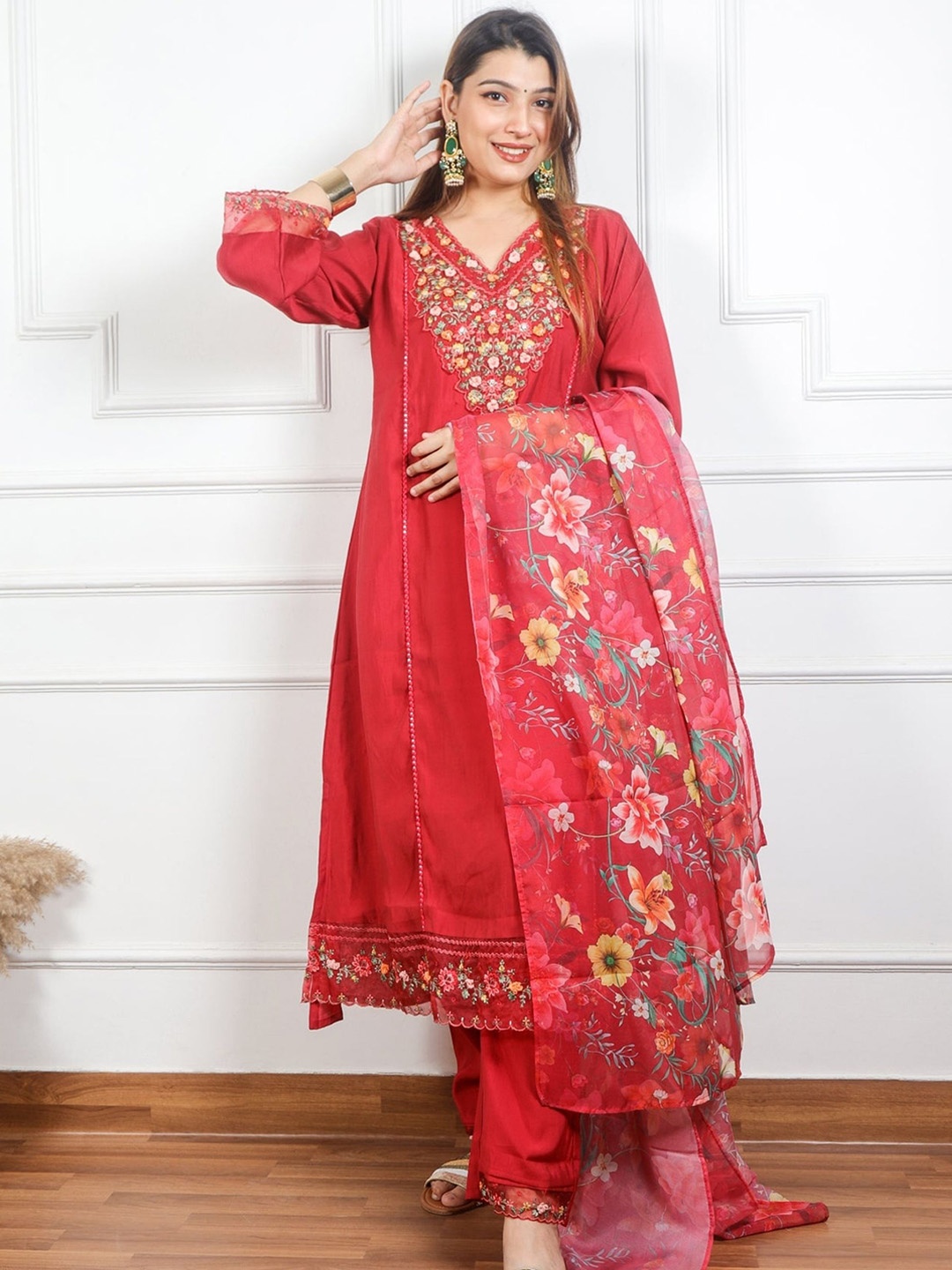 

NIZA FASHION Floral Embroidered Regular Thread Work Kurta with Trousers & With Dupatta, Red