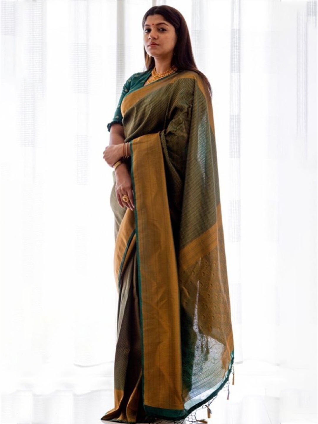 

KALINI Ethnic Motifs Woven Design Zari Banarasi Saree, Green