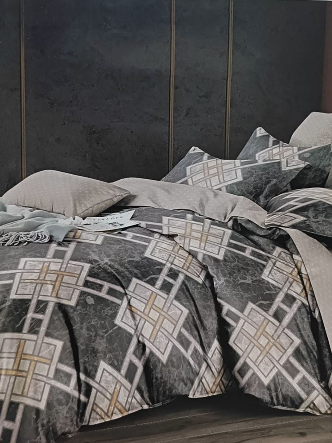 

Signature Grey 4 Pcs Printed Bedding Set