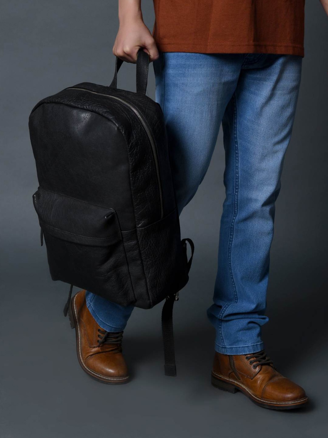 

MaheTri Unisex Textured Leather Backpack, Black