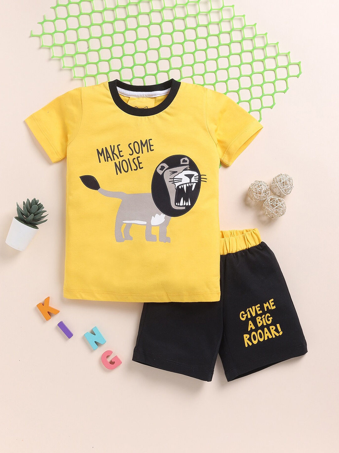 

YK Boys Printed T-shirt with Shorts, Yellow