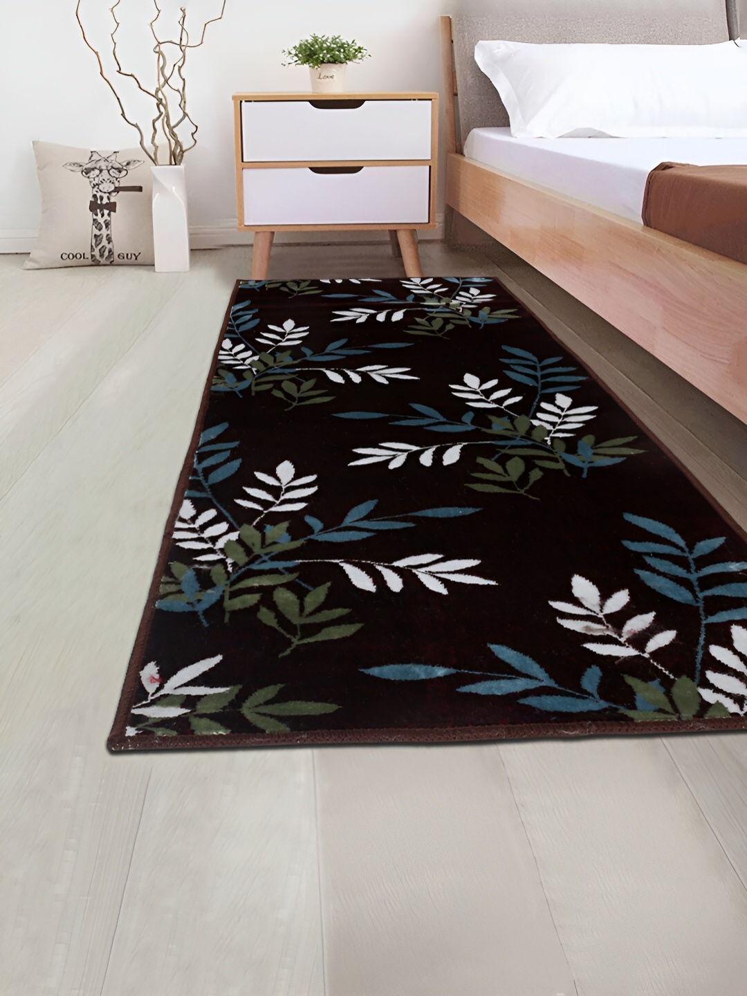 

DREAM WEAVERZ Black & Printed Anti Skid Hand Tufted Floor Runner