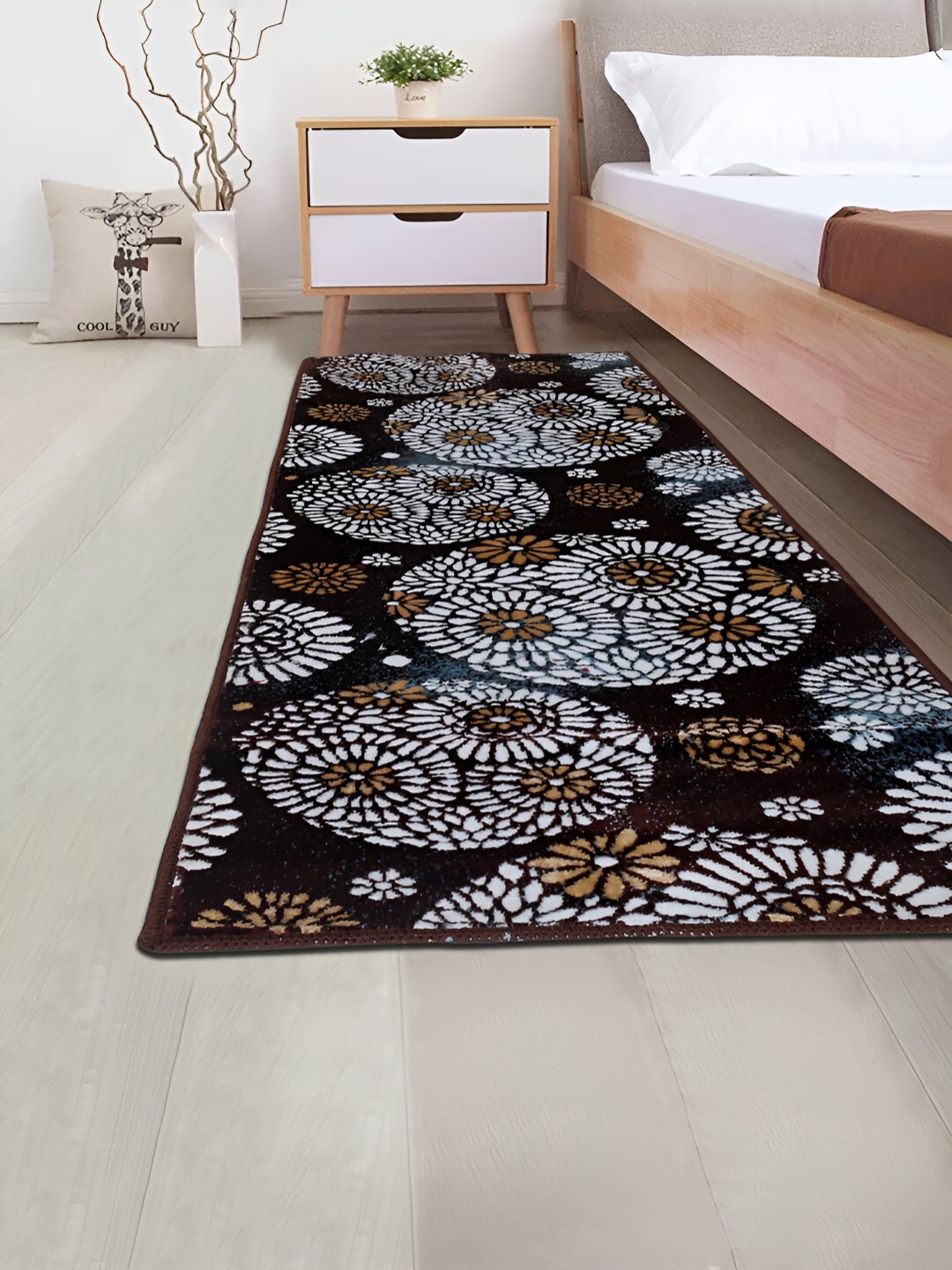 

DREAM WEAVERZ Black & White Printed Anti Skid Hand Tufted Floor Runner