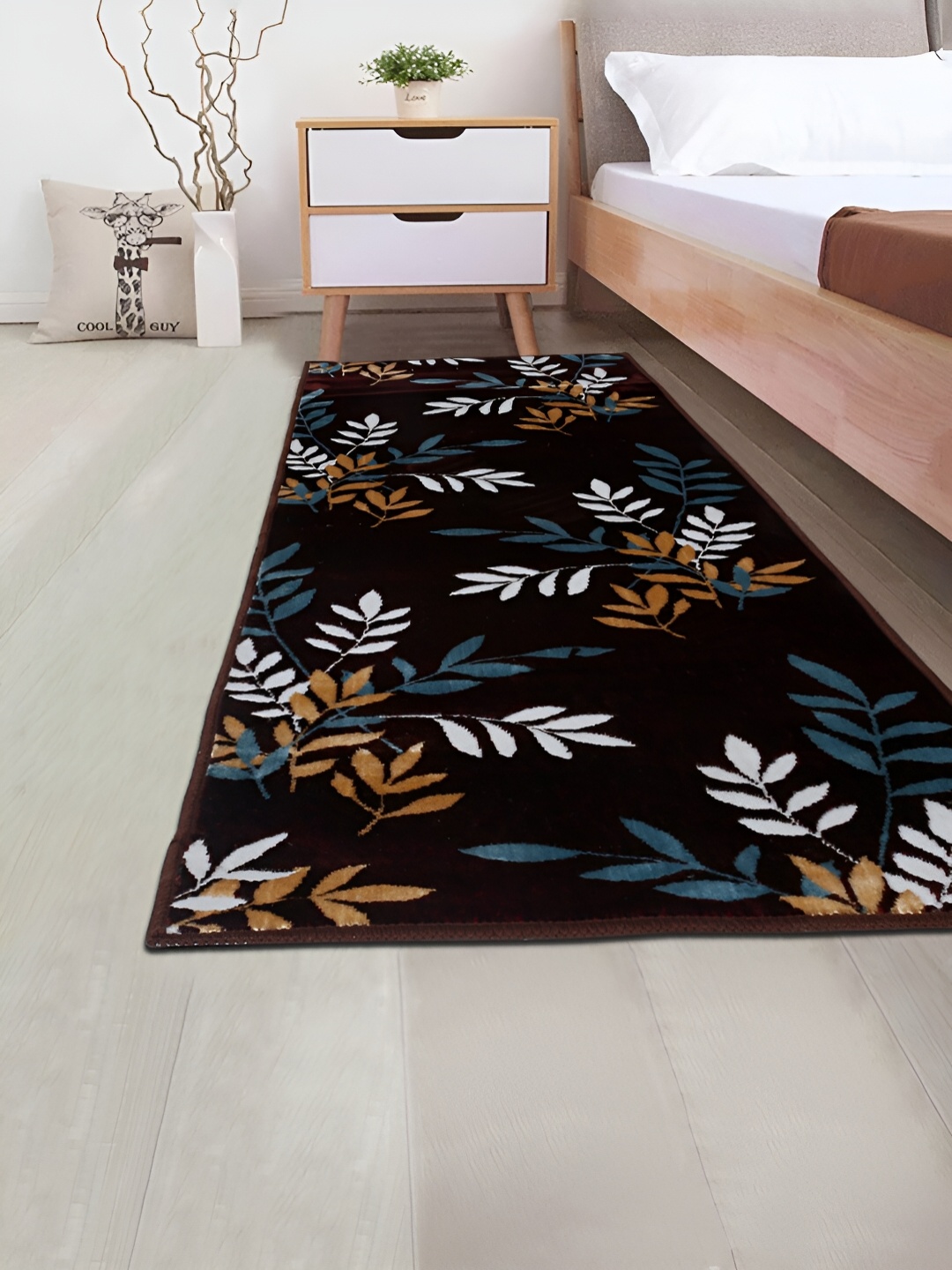 

DREAM WEAVERZ Black & White Printed Anti Skid Hand Tufted Floor Runner