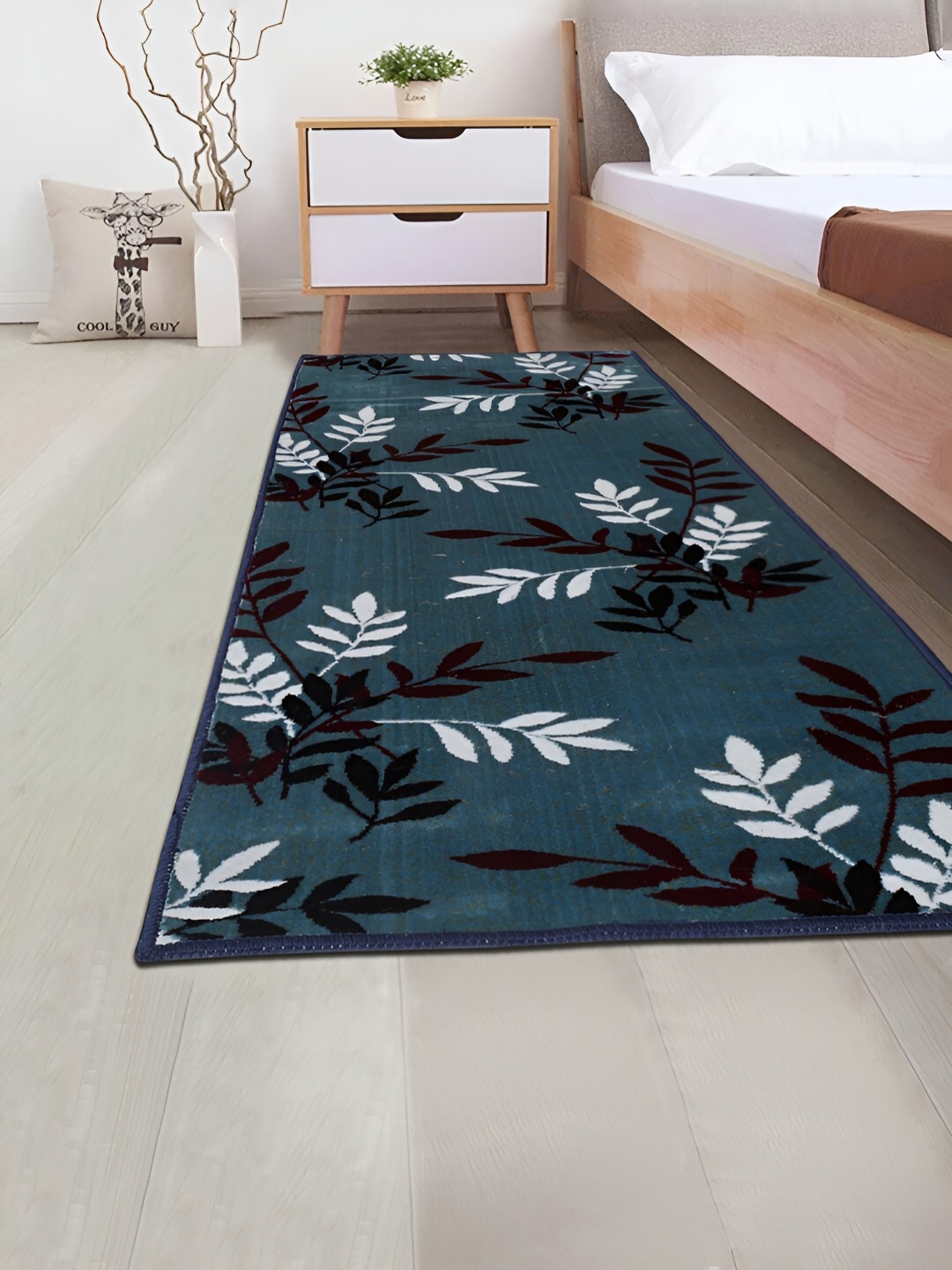 

DREAM WEAVERZ Blue & White Printed Anti Skid Hand Tufted Floor Runner