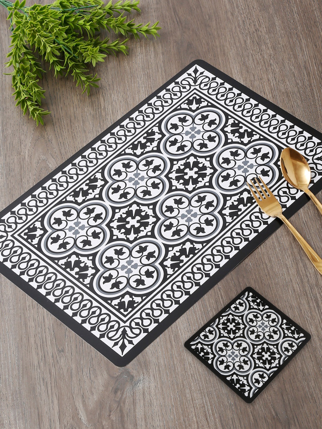 

DREAM WEAVERZ Black & White 6 Pieces HD Printed Rectangle Table Placemats