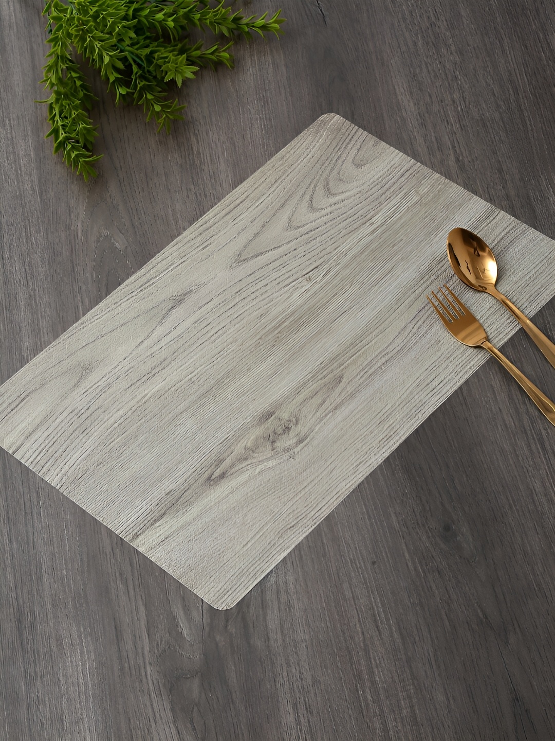

Aura Grey 6 Pieces Woodlook Textured Rectangle Table Placemats