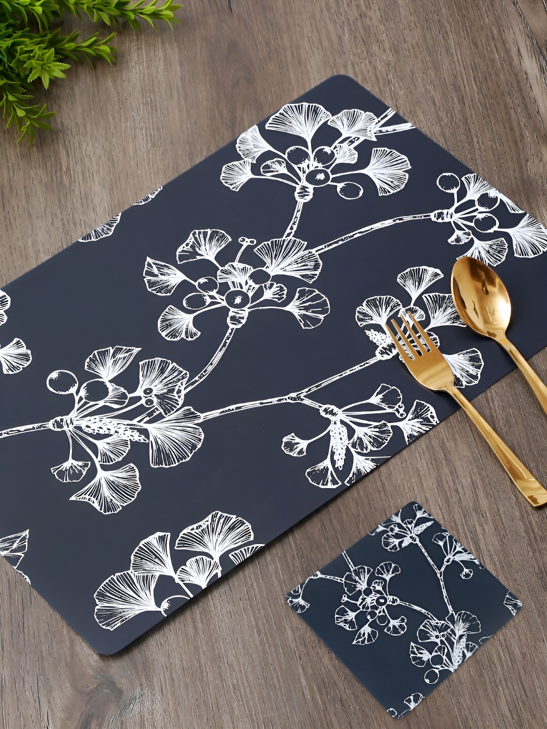 

Aura Black & White 12 Pieces HD Printed Rectangle Table Placemats