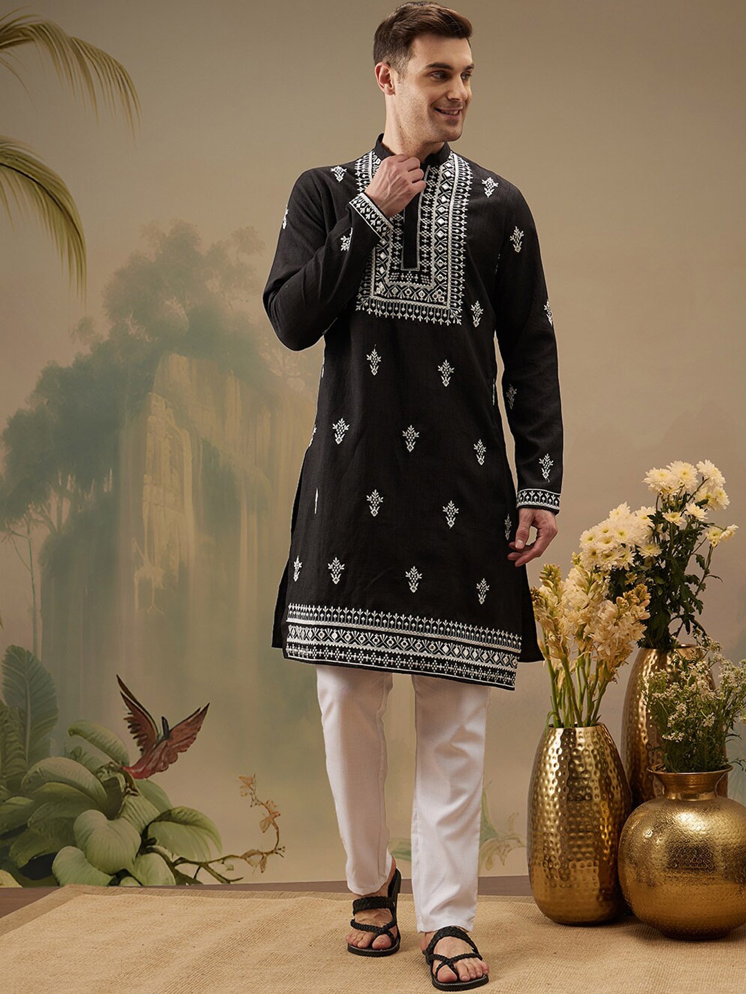 

ATRAENTA Floral Embroidered Thread Work Mandarin Collar Straight Kurta, Black