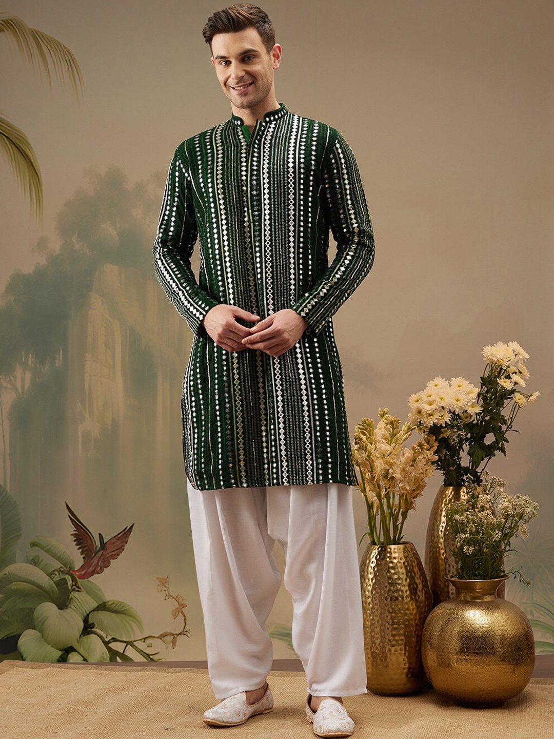 

ATRAENTA Ethnic Motif Embroidered Mirror Work Straight Kurta, Green