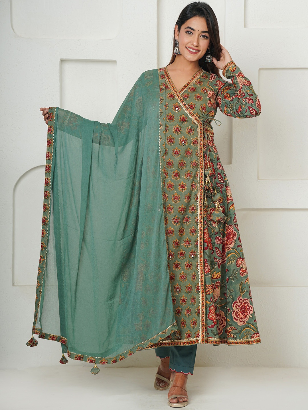 

JAIPURIBANNO Floral Printed Angrakha Gotta Patti Pure Cotton Kurta with Trousers & Dupatta, Green