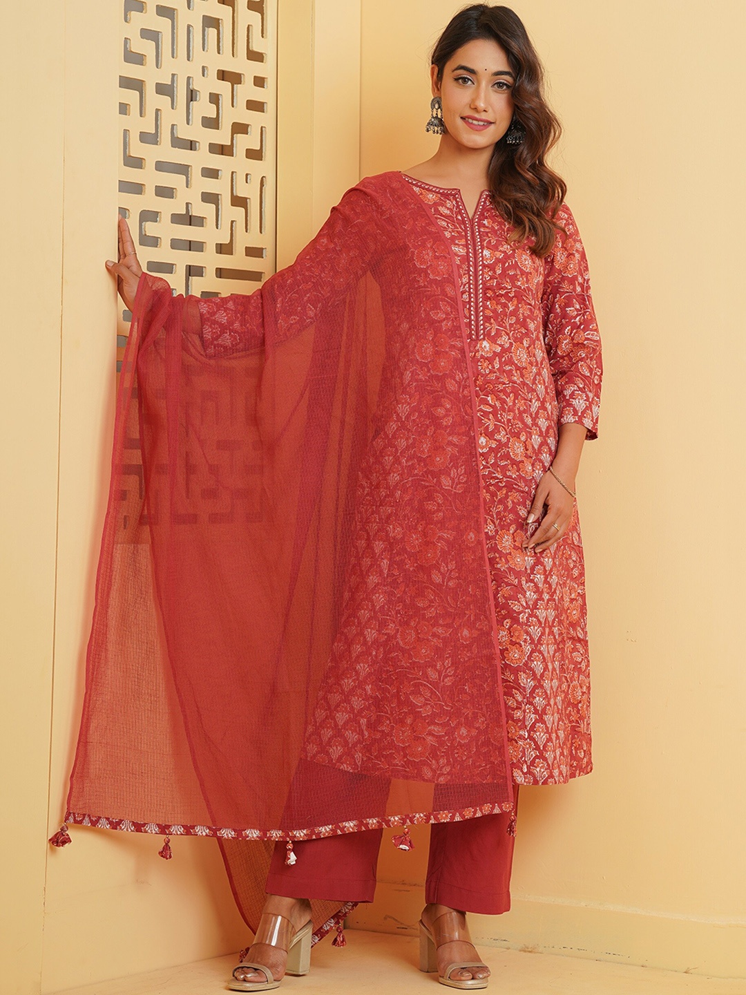 

JAIPURIBANNO Ethnic Motifs Printed Pure Cotton Kurta with Trousers & Doriya Dupatta, Maroon