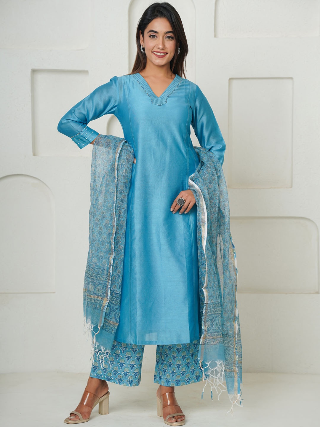 

JAIPURIBANNO Ethnic Motifs Thread Work Chanderi Silk Kurta with Trousers & Doriya Dupatta, Blue