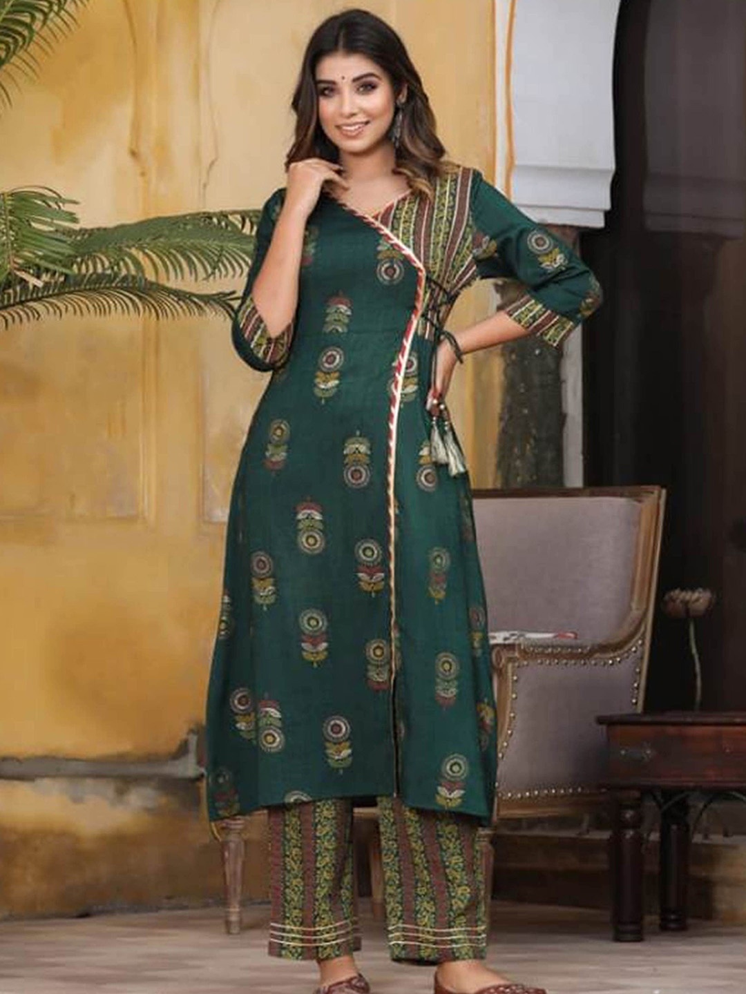 

AARYAHI Women Ethnic Motifs Printed Angrakha Kurta with Trousers, Green