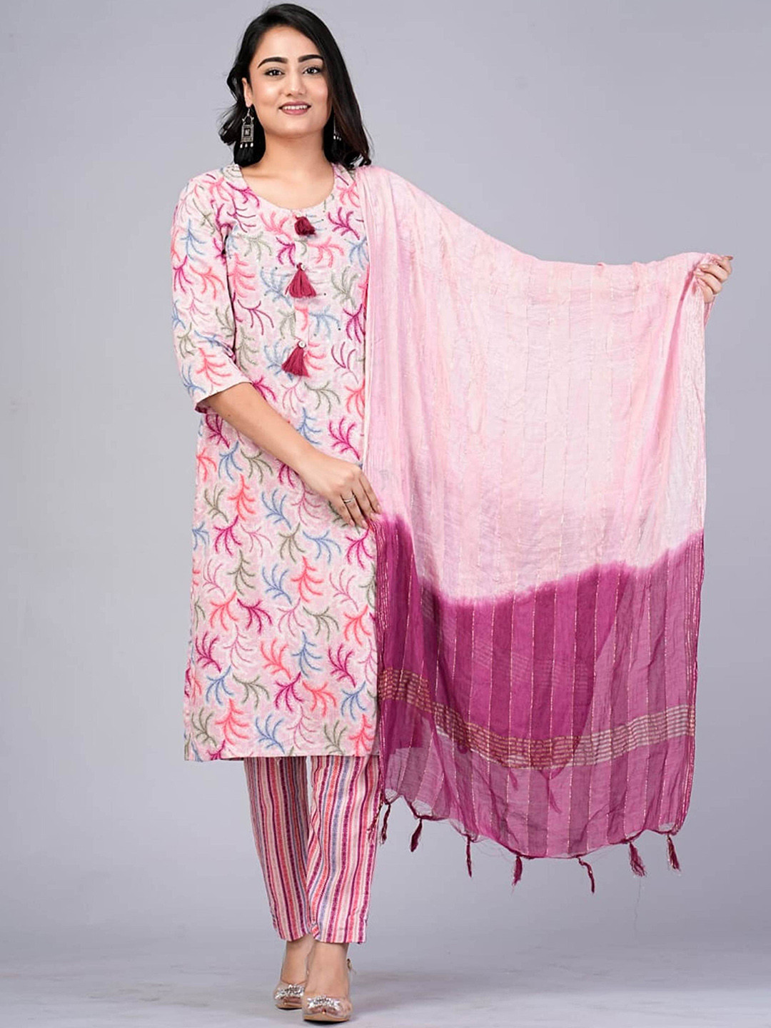 

AARYAHI Women Floral Printed Regular Kurta With Trousers & Dupatta, Pink