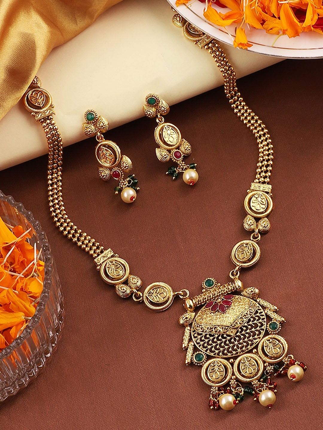 

MANSIYAORANGE Gold-Plated Stone-Studded & Beaded Jewellery Set