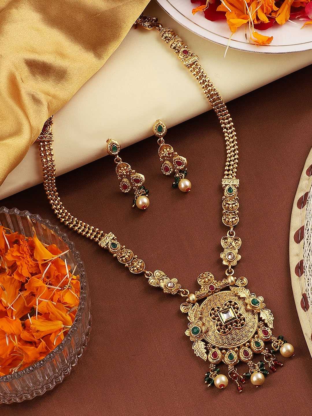 

MANSIYAORANGE Gold-Plated Kempu-Studded & Pearl Beaded Jewellery Set