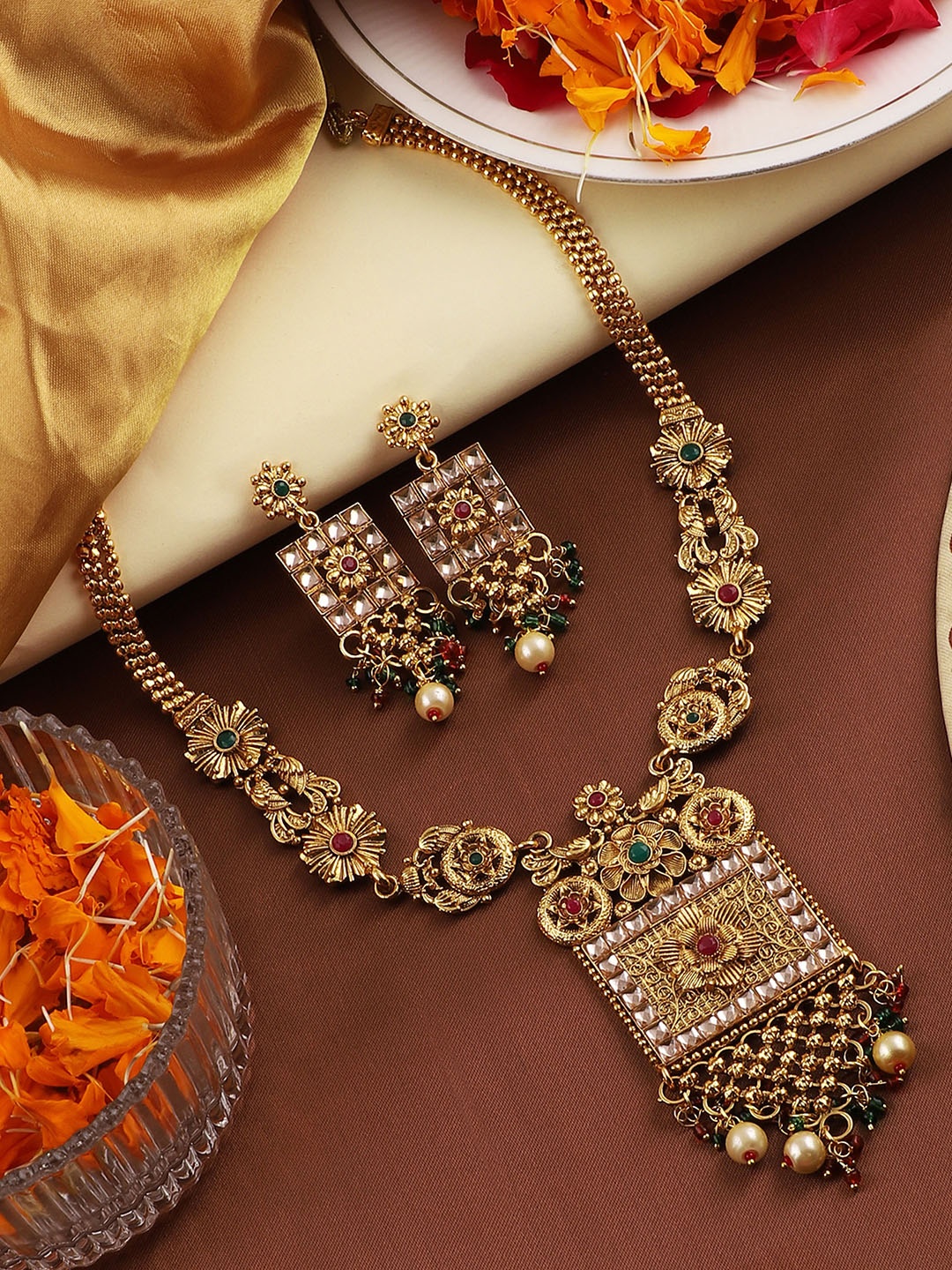 

MANSIYAORANGE Gold Plated Stones Studded & Beaded Jewellery Set