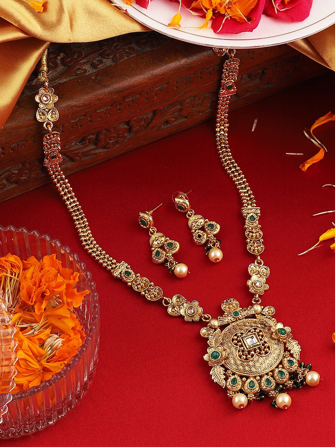 

MANSIYAORANGE Gold-Plated Stone Studded Jewellery Set