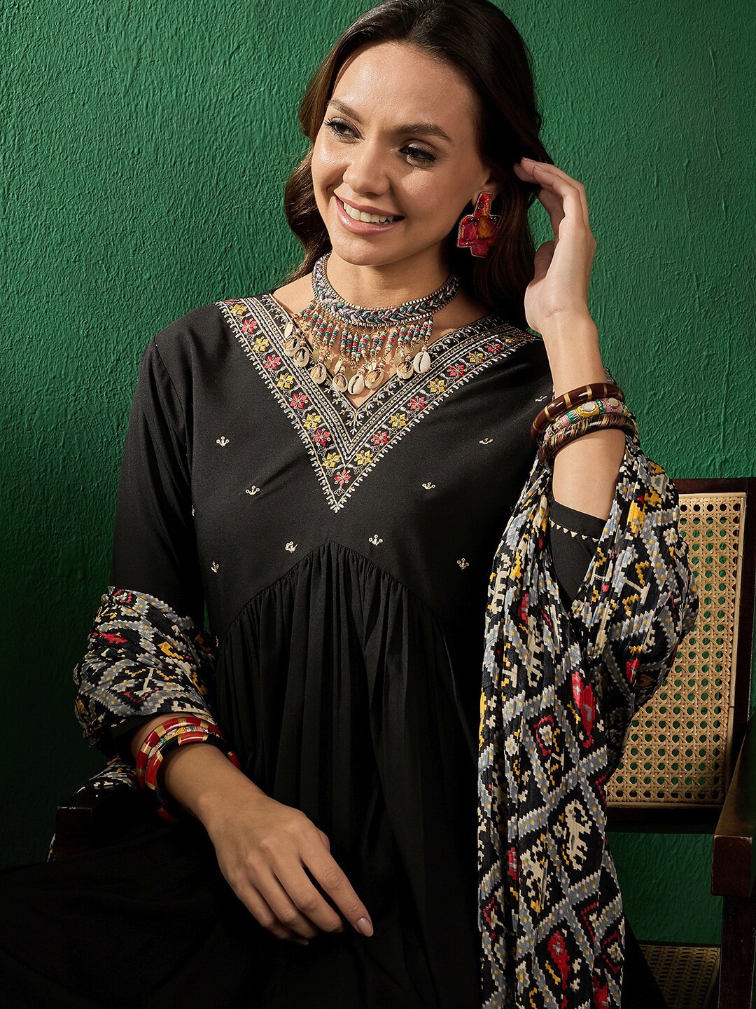 

Sangria Embroidered Empire Anarkali Straight Kurta With Trousers & Duppatta, Black