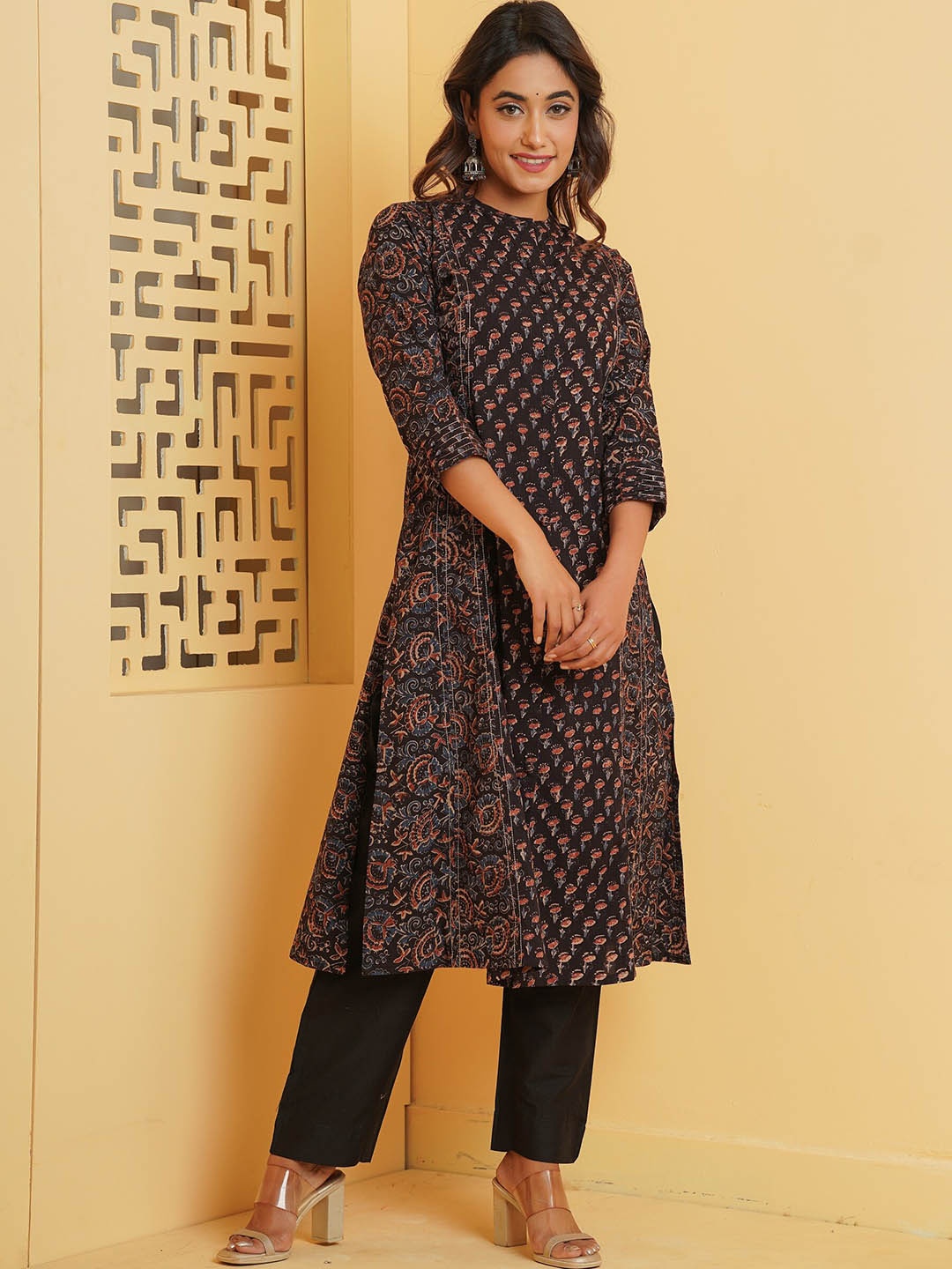

JAIPURIBANNO Floral Printed Mandarin Collar Cotton A-Line Kurta, Black