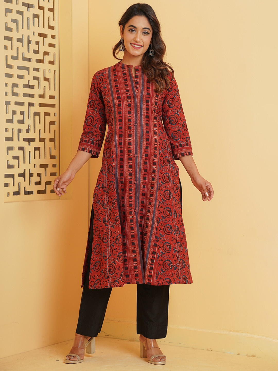 

JAIPURIBANNO Ethnic Motifs Printed Mandarin Collar Cotton A-Line Kurta, Maroon