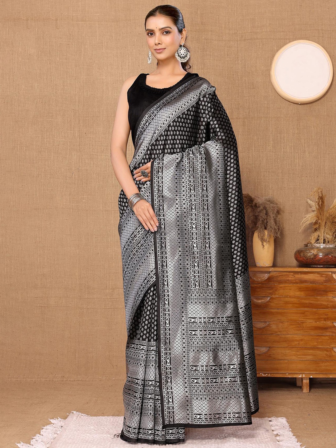

HERE&NOW Woven Design Silk Cotton Zari Saree, Black