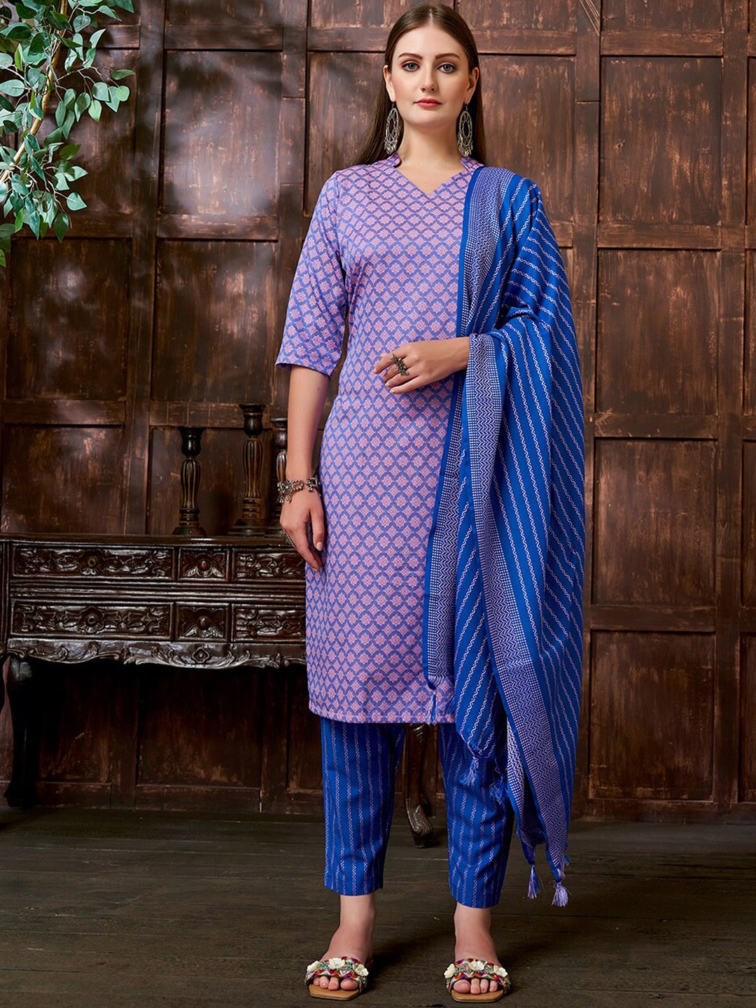 

KALINI Ethnic Motifs Woven Design Band Collar Straight Kurta with Trousers & Dupatta, Pink