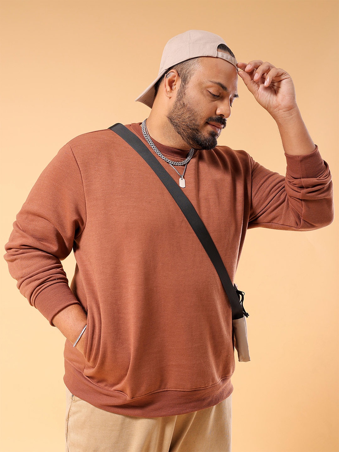 

HARDSODA Plus Size Round Neck Pullover Sweatshirt, Brown