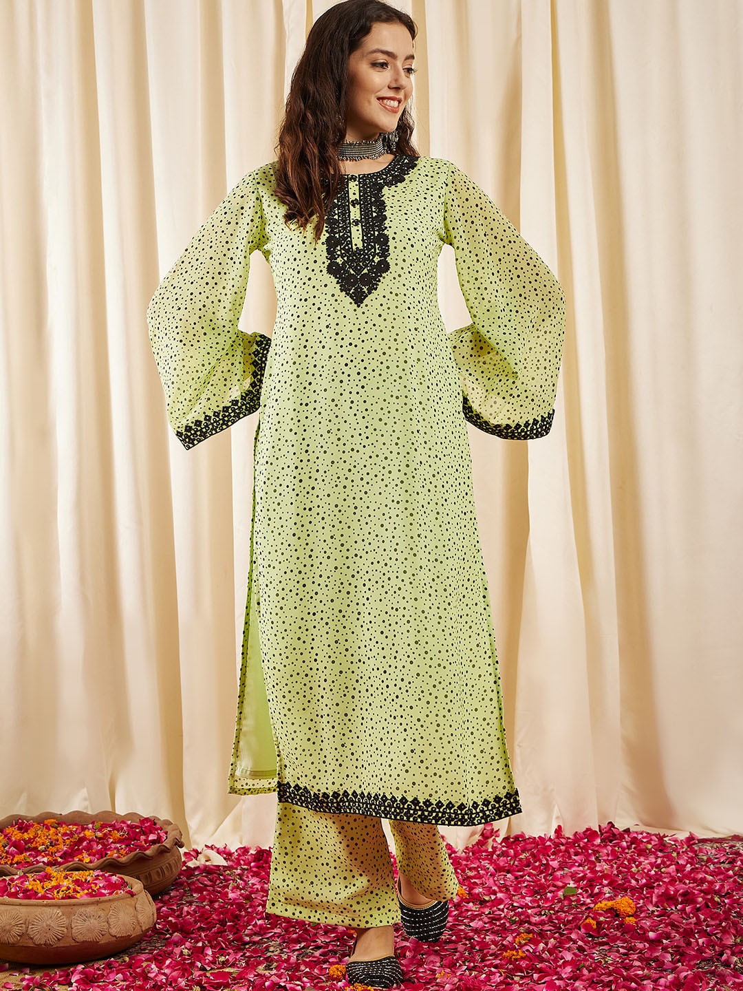 

Inddus Women Floral Embroidered Yoke Design Stright Kurta Set, Green