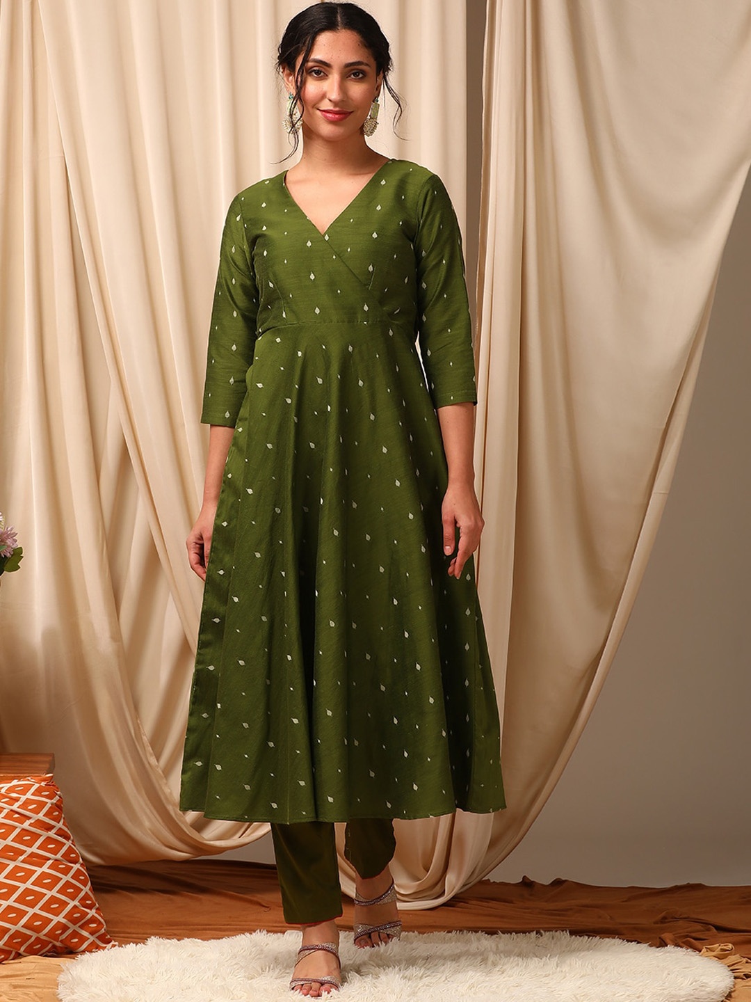 

Inddus Women Ethnic Woven Design Flared Kurta, Green