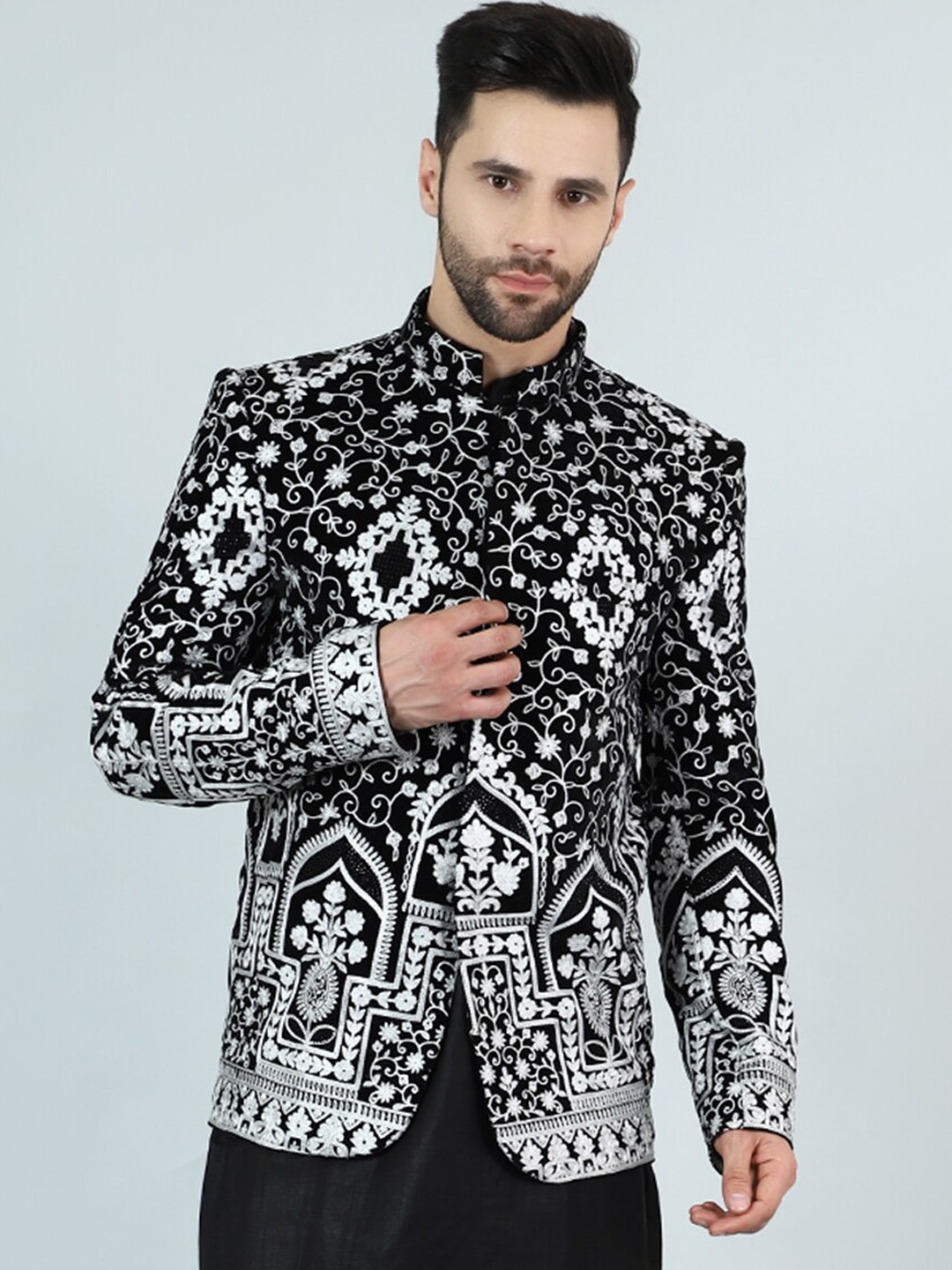 

Wintage Embroidered Mandarin Collar Velvet Bandhgala Blazer, Black