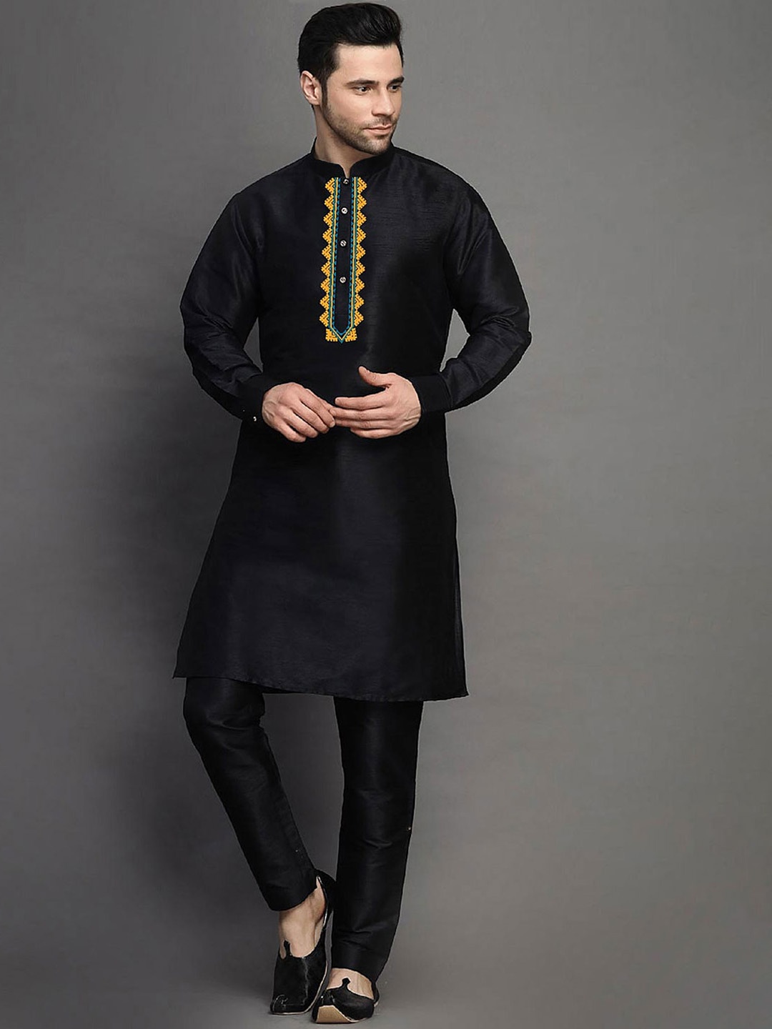 

Utsav Fashion Ethnic Motifs Yoke Design Regular Thread Work Kurta with Trousers, Black